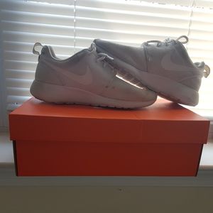 Nike Roshe Run One Womens Trainers White 9 M
